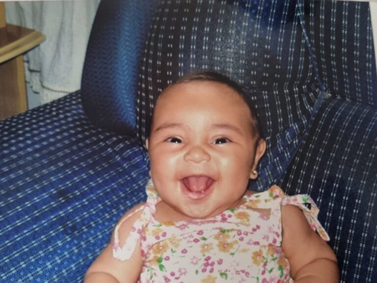 Aninha com aproximadamente 8 meses